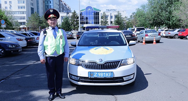 "Ондай сәтте ештеңе ойламайсың". Үш мәрте ерлік жасаған жас полицей нені армандайды?