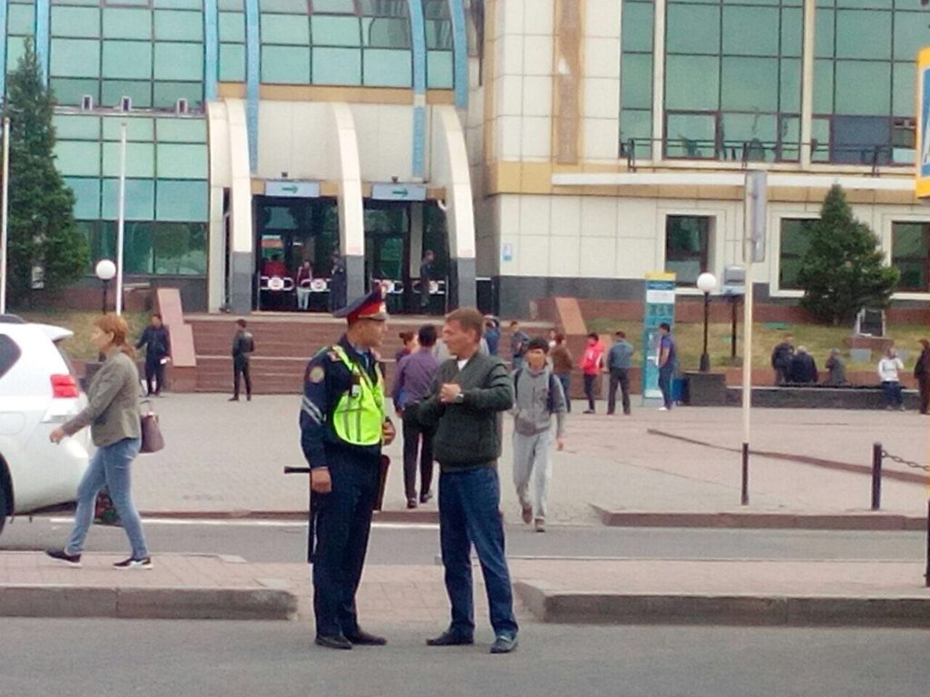 Астана күні: Масайып алатындарға гала-концертті үйден көруге кеңес берілді