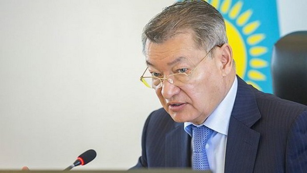 Даниал Ахметов Өскемен әкімін қызметінен кетуін талап етті