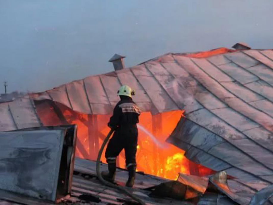 Ақтөбеде белгісіз біреу үйлерді шетінен өртеп, бүкіл ауылды үрейде ұстап отыр