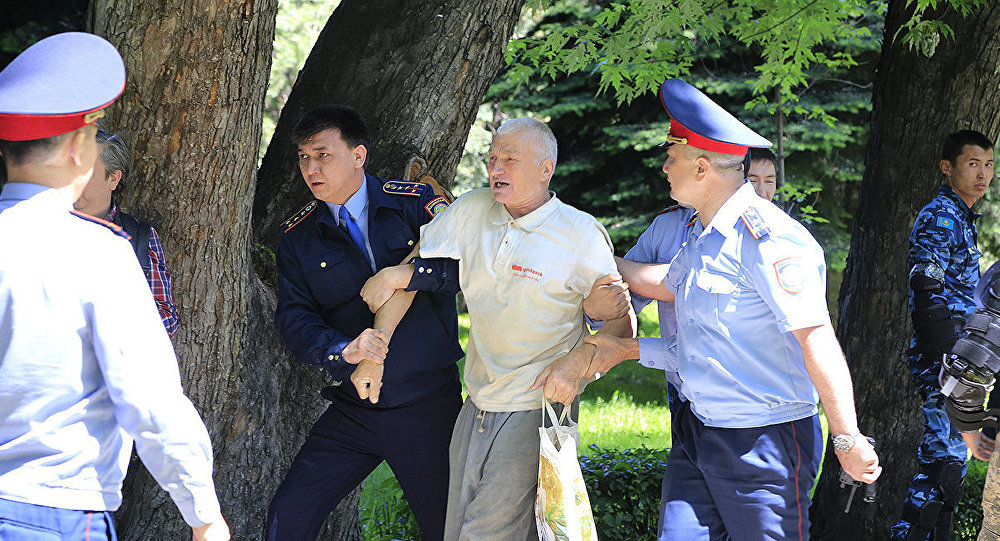 "Қамауда 3 адам қалды": Тұрғымбаев митинг кезінде ұсталғандар туралы айтты