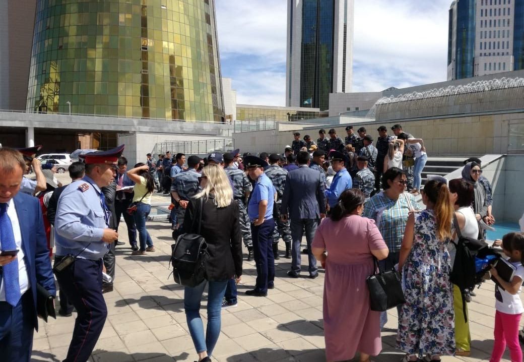 Көпбалалы аналар баспана беріңдер деп әкімдікке тізім өткізді