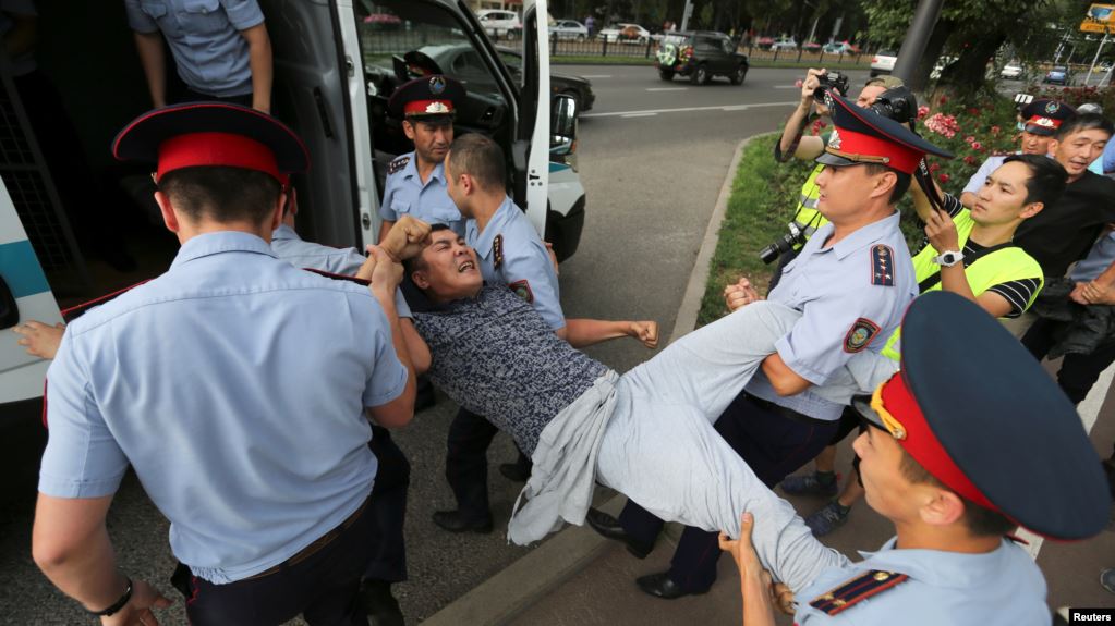 6 шілде күнгі Алматыдағы митингте ұсталғандар 10-15 тәулікке қамауға алынды