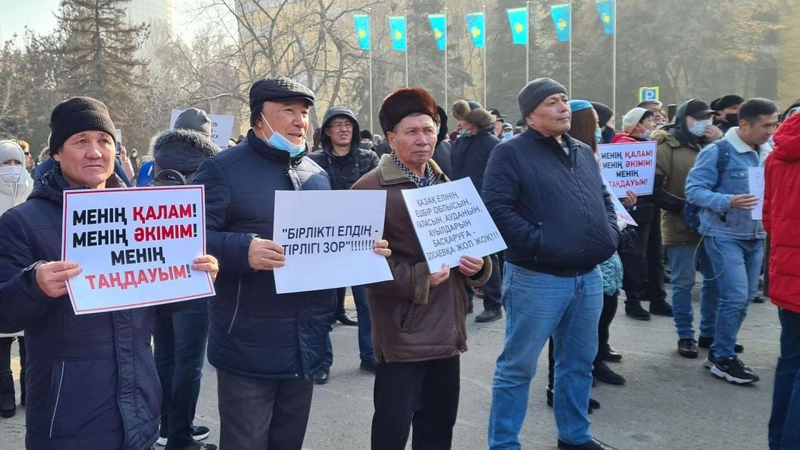 Алматыда белсенділер "Досаев, кет!" деген ұранмен митингіге шықты(видео)