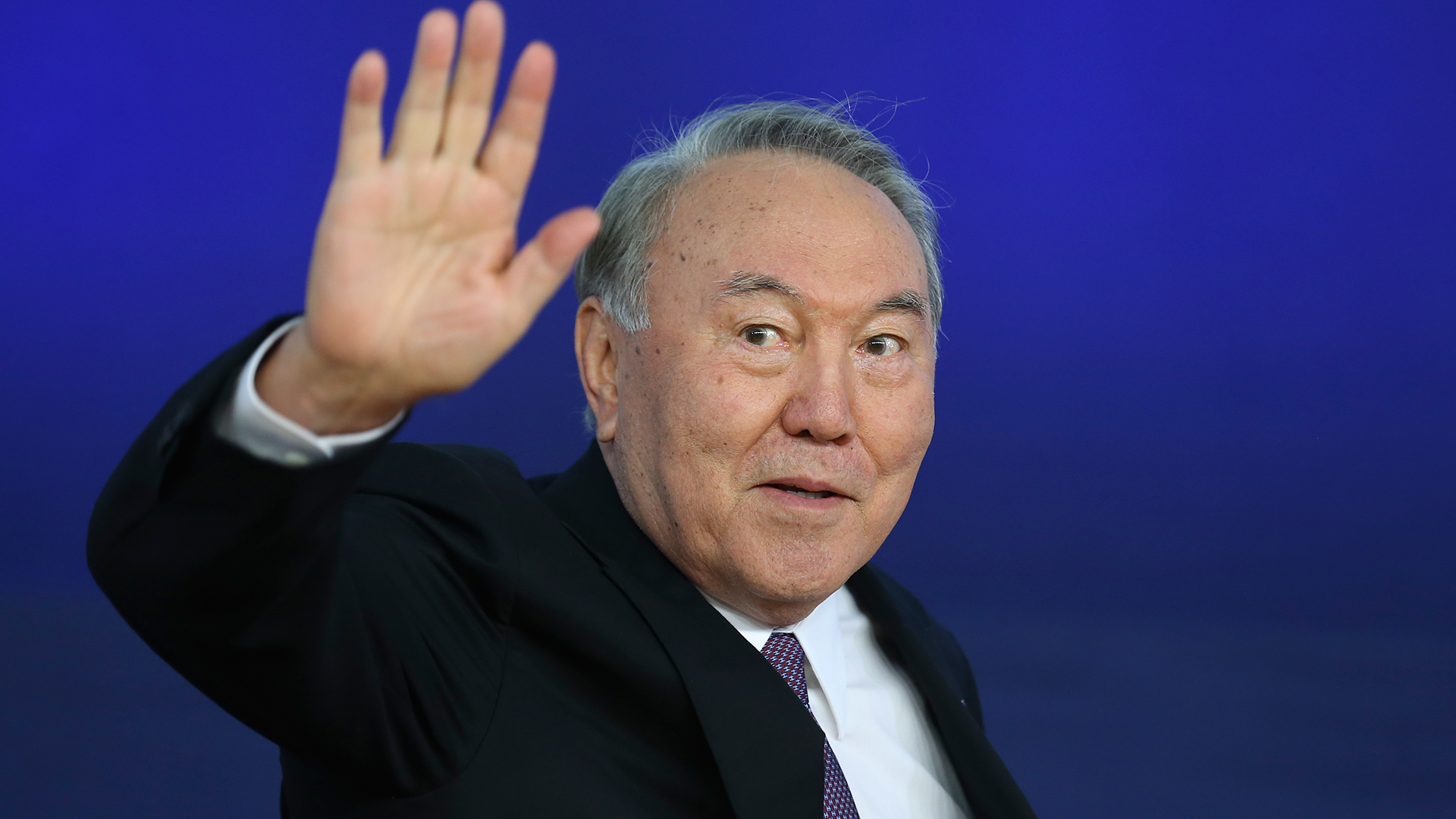 Сенат Назарбаевты тағы бірқатар мәртебесінен айыратын заңды мақұлдады 