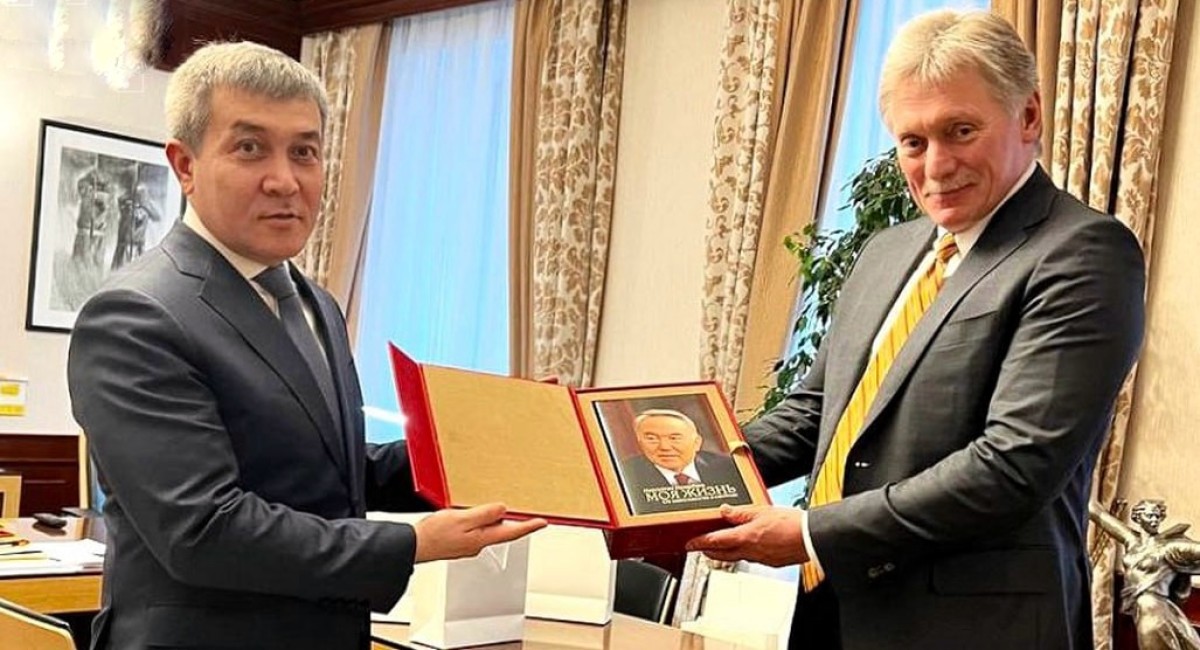 Нұрсұлтан Назарбаев Путинге өз кітабын сыйға тартты