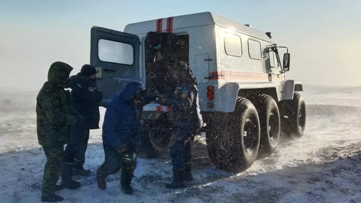 Аязды екі күн ішінде автожолдарда 5 мыңнан астам адам құтқарылды