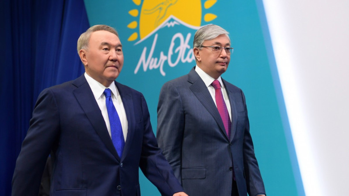 «Кеттің бе – қайырылма!»: Тоқаев Назарбаевқа саяси құйтырқылық жайлы ашық айтқанын мәлімдеді