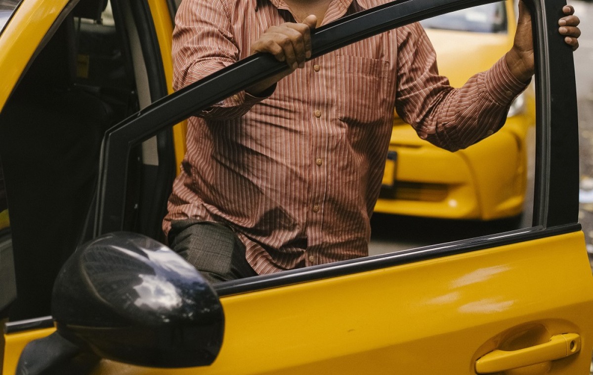 Алматыда такси жүргізушісін жолақы төлемеу үшін өлтірген жасөспірімдер 12 жылға сотталды