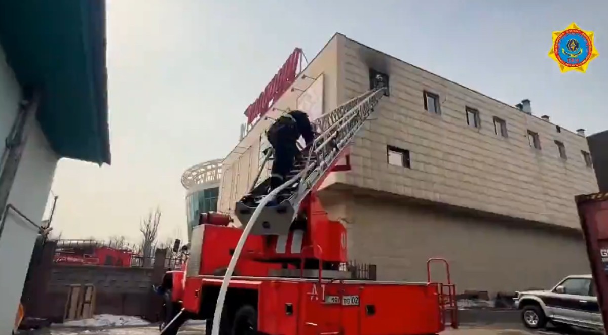 Алматыдағы сауда үйлердің бірінде өрт шықты (видео)