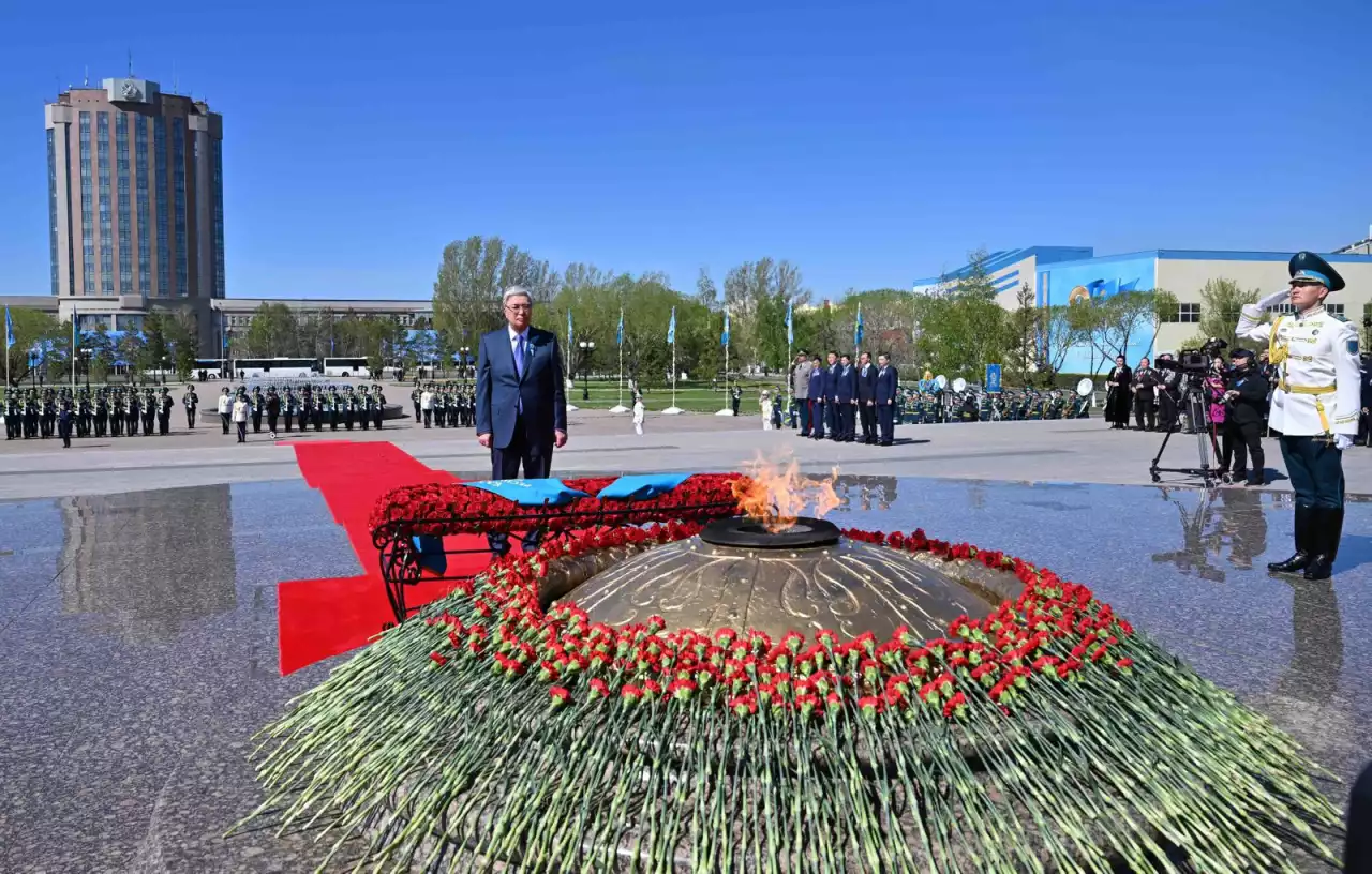 Президент Қасым-Жомарт Тоқаев қазақстандықтарды Жеңіс күнімен құттықтады