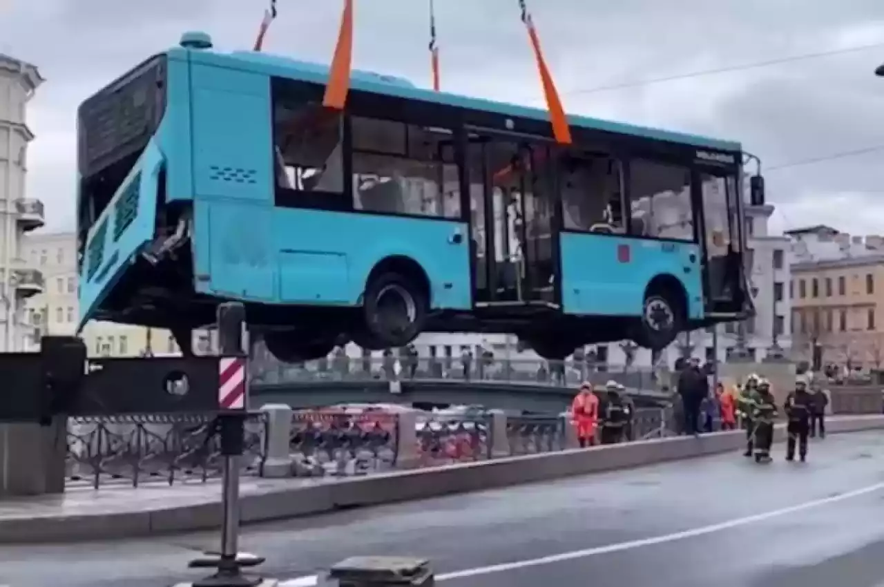 Санкт-Петербургте суға құлаған автобуста қазақстандық мерт болды