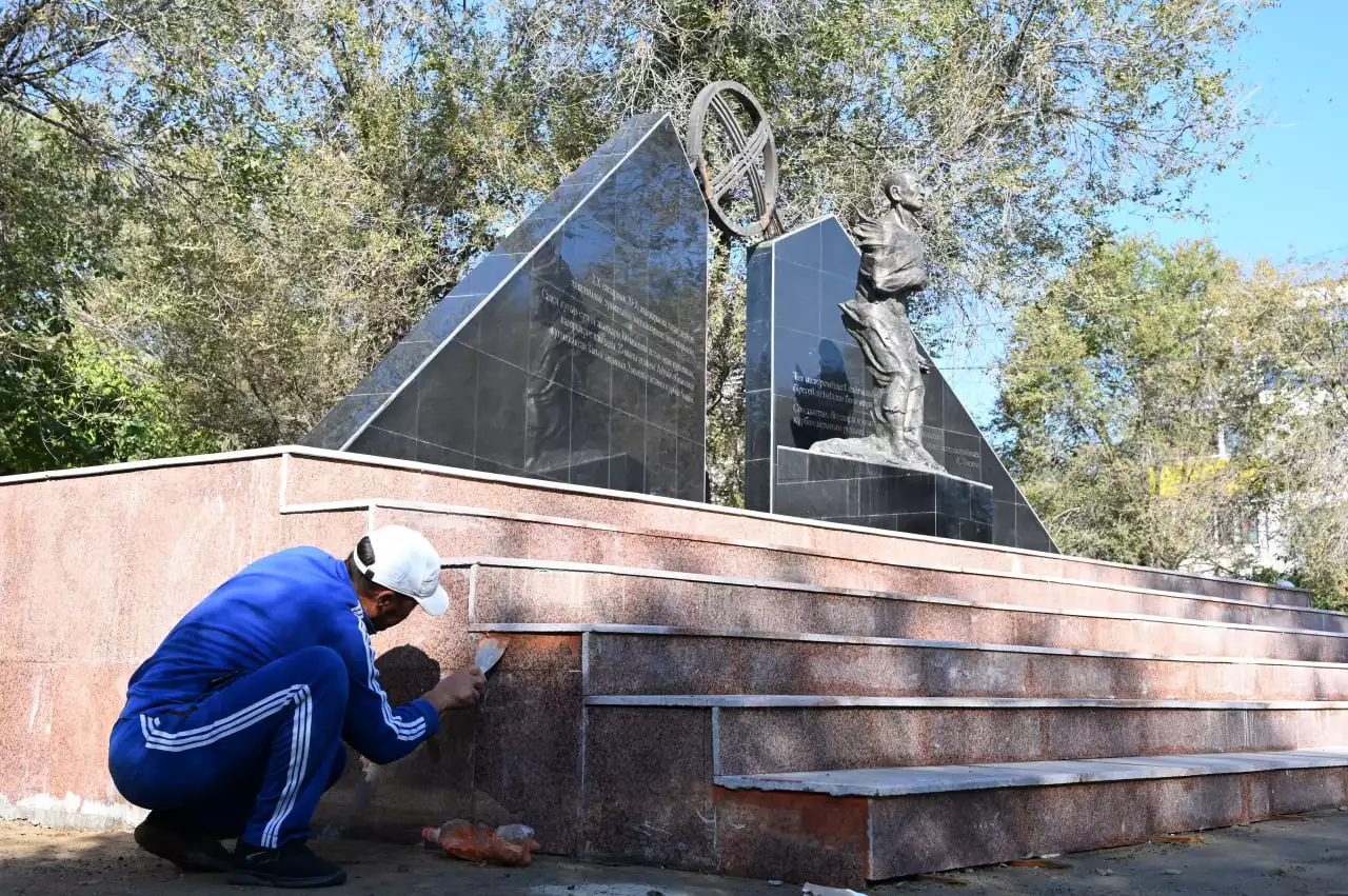 Ақтөбеде «Таза Қазақстан» бағдарламасы аясында «Ескерткіш – ел тарихы» акциясы өтті