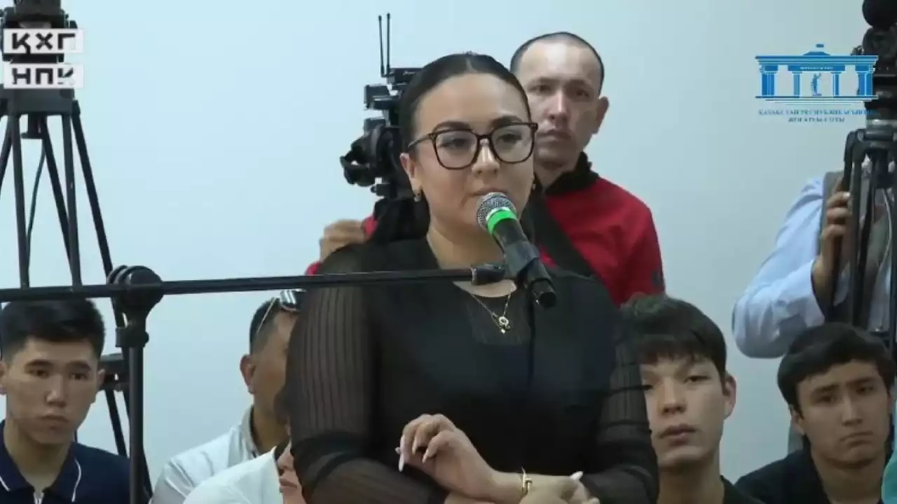 «Шерзатқа соққы жасағанын көрдім»: куәгер жасөспірімге пышақ сұққан кім екенін айтты