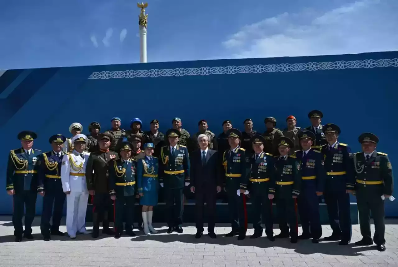 “Ардагерлерімізге қамқорлық жасап, қолдау білдіреміз”: Тоқаев қазақстандықтарды Жеңіс күнімен құттықтады