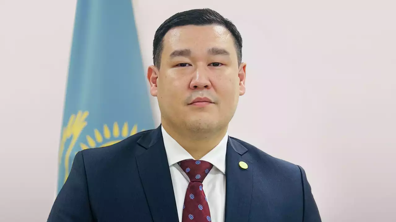 “15 мың теңгеге шие алып жемеймін”: шенеунік елімізде жеміс-жидектің қымбат сатылуына қатысты пікір білдірді