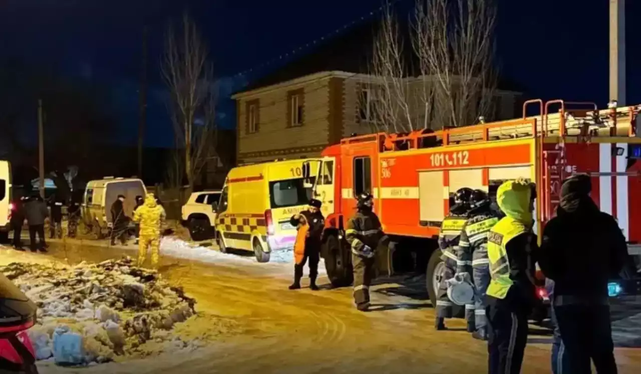 Ақтөбеде таныс әйелді кепілге алып, ата-анасын өлтірген 38 жастағы ер адамға қатысты сот отырысы басталды