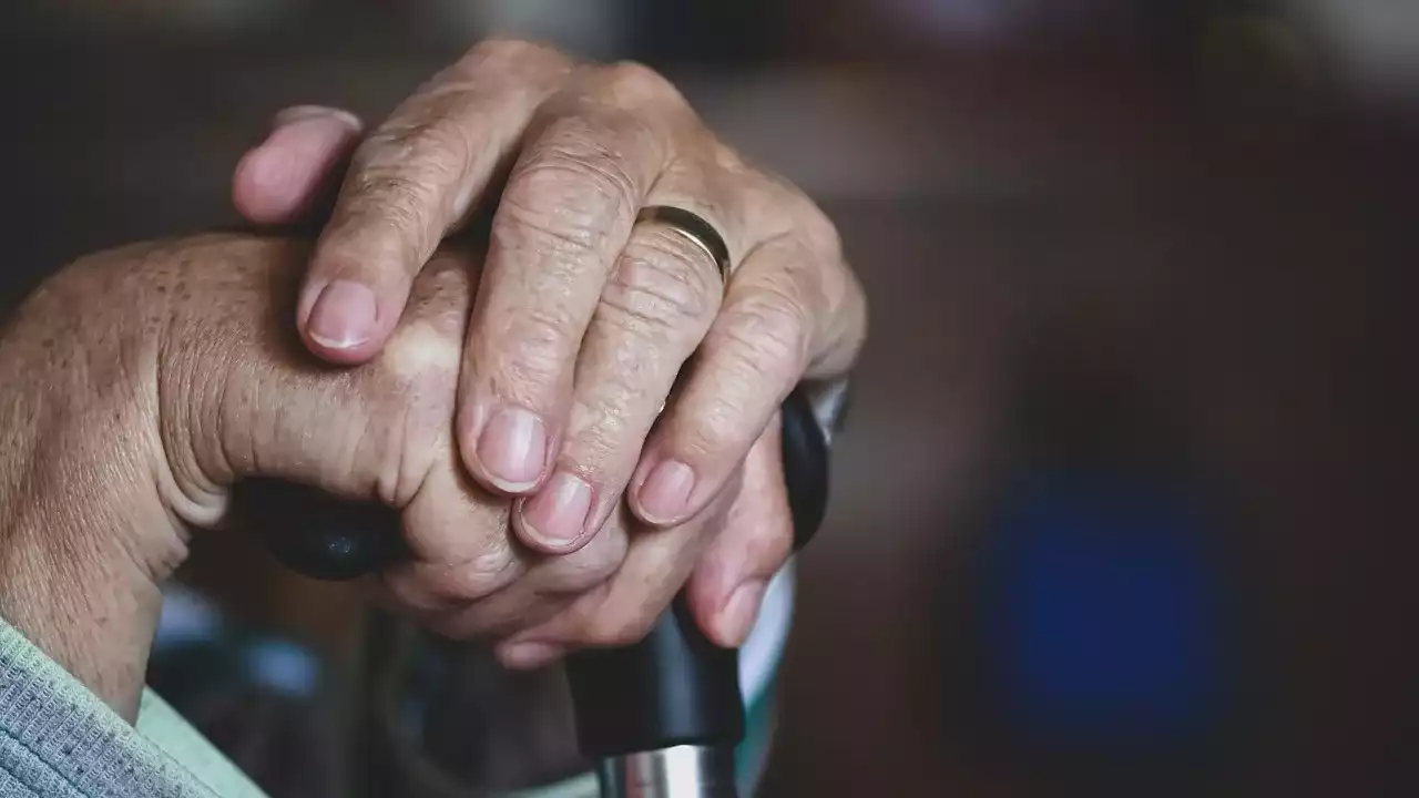 Атырауда 39 жастағы әйел енесін айуандықпен өлтірді деген күдікке ілінді