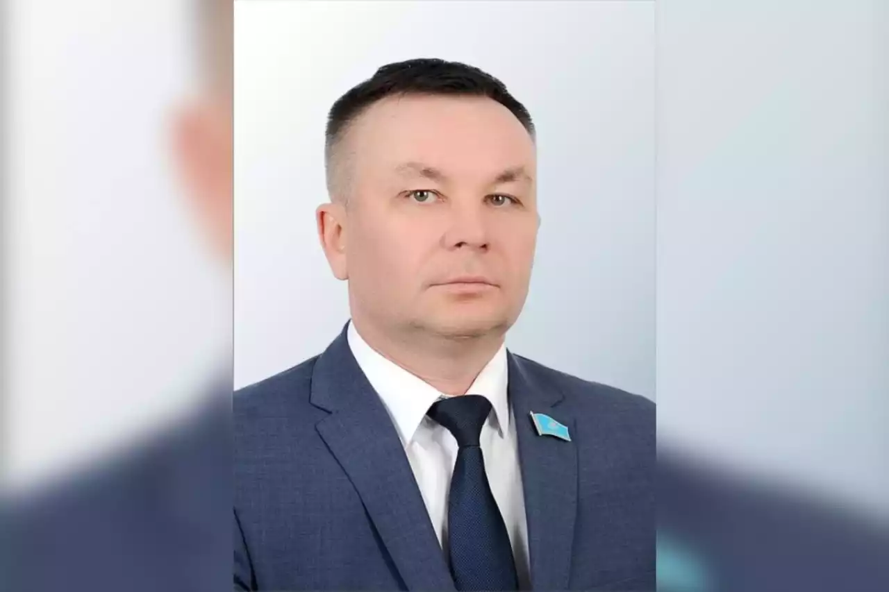 «Үш көлік, алты пәтер»: Петропавлда бюджет қаржысын жымқырған экс-депутат 8 жылға сотталды