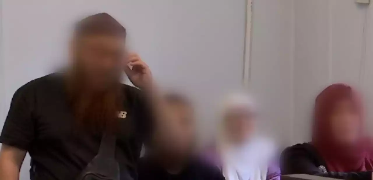 Қарағандыда оқушы қыздың анасы қызын 38 жастағы ер адамға күйеуге берген