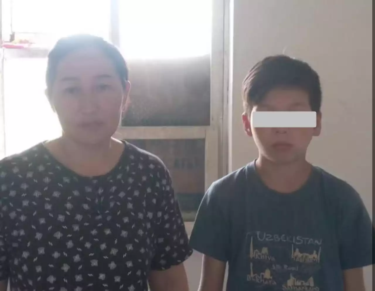 «Жалдамалы баспанада өмір сүреді»: 9 баланың анасы екі ұлын үкіметке өткізу үшін көмек сұрады
