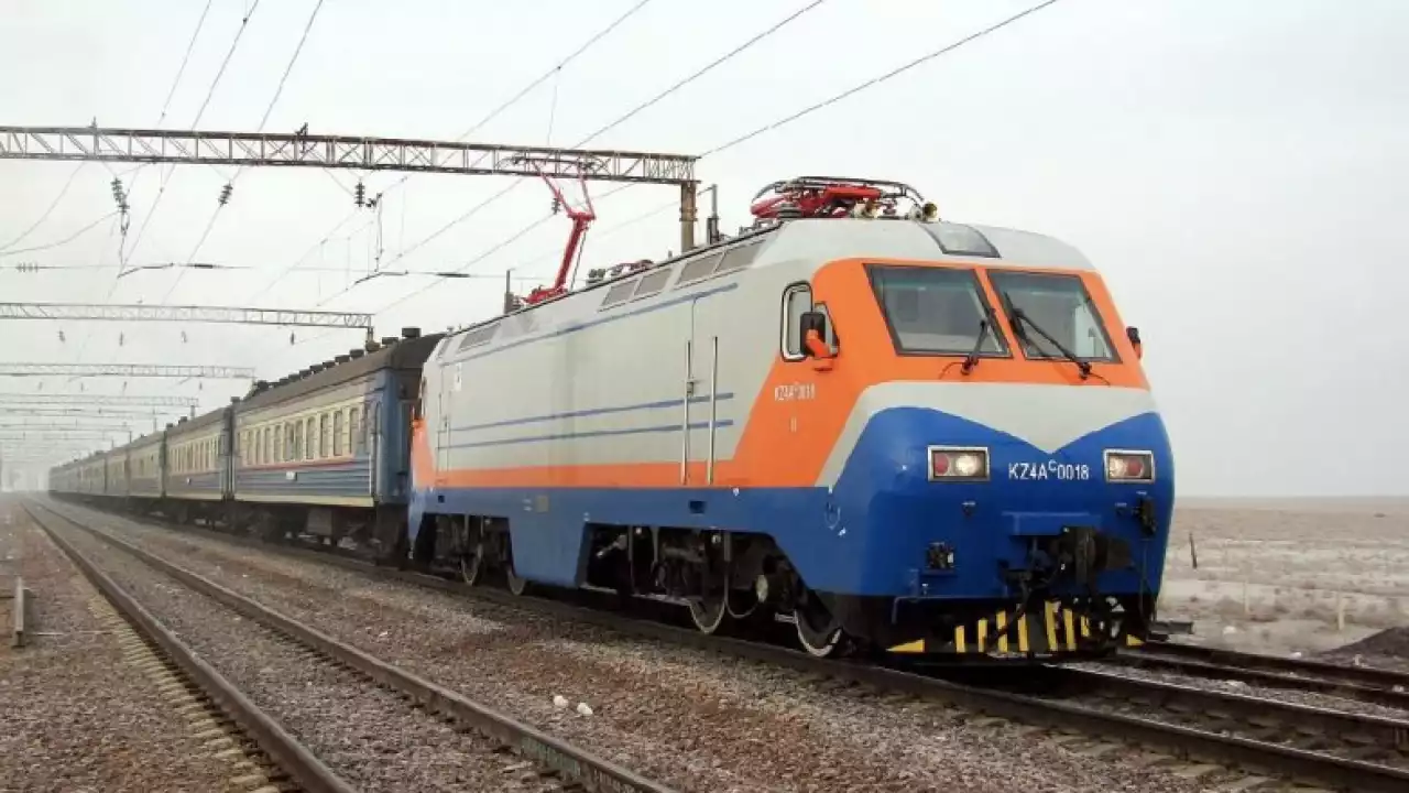 Ақмолада көпбалалы ана хат жазып, пойыз астына түсіп мерт болды