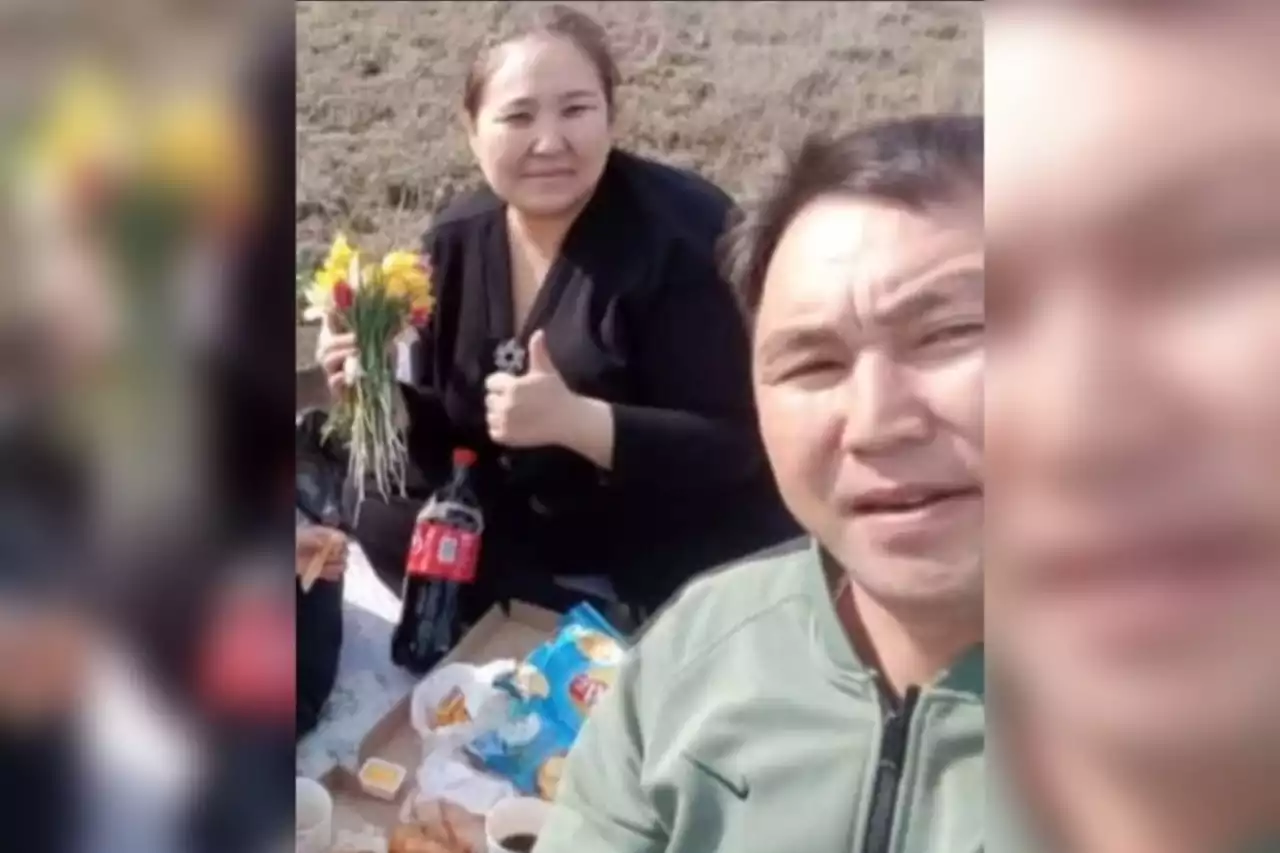 Ақтөбеде қызыл кітапқа енген гүлдермен суретке түскен ауыл әкімі жауапкершіліктен босатылды