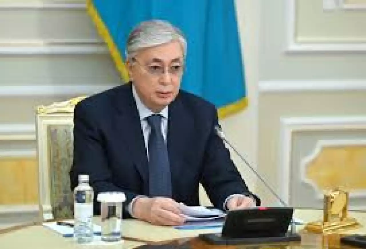 «Құрмет көрсетуге тиіс»: Тоқаев дәрігерлердің жұмысына кедергі келтіретіндерге ескерту жасады