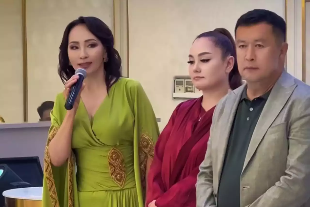 «Бұл қыз ерекше»: Сәбит Әбдіқалықовтың үшінші әйелі Айгүл Иманбаеваның немересіне бағалы сыйлық тарту етті