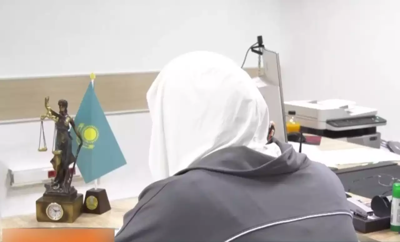 «Қоқан-лоқы көрсетіп пышақ тақап жүр»: Астанада 17 жастағы қыз қатарласы оны зорлап жүргенін айтып шағымданды