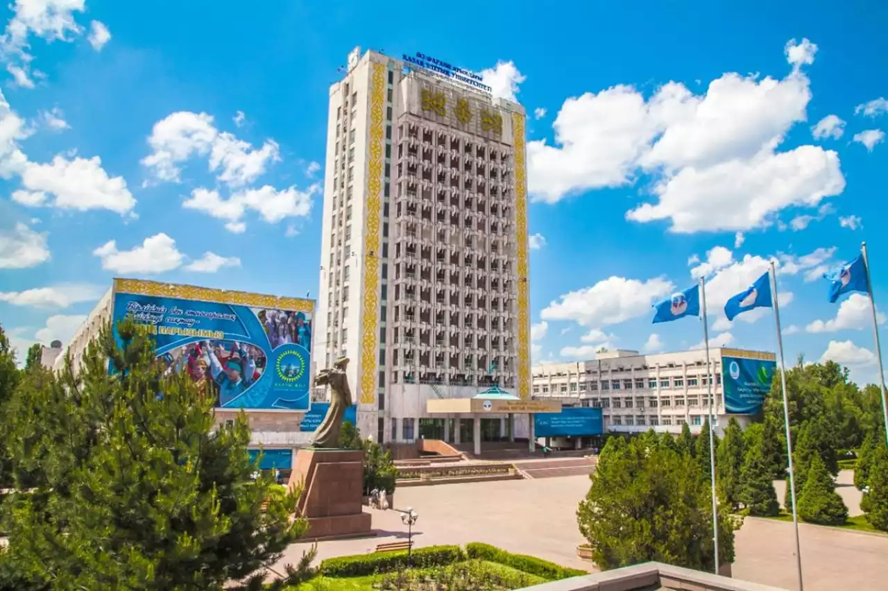 «Оқу ақысын төлеу мүмкіндігінің болмауы себеп»: ҚазҰУ-де 14-қабаттан бірінші курс студенті секіріп, қаза тапты