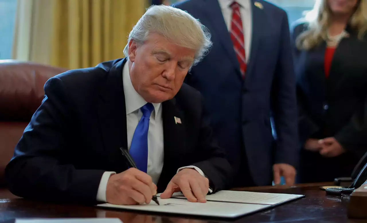 АҚШ президенті Трамп Қазақстанға қатысты баж салығы туралы жарлыққа қол қойды