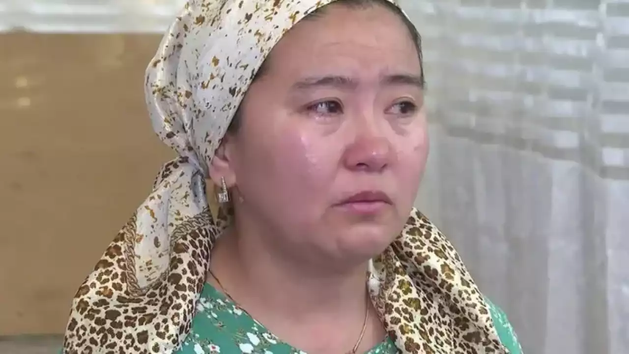«Тілгілей берген, 6 ағзасын кесіп кеткен»: Таразда кісі қолынан қаза тапқан 18 жастағы жігіттің анасы әділдік іздейді