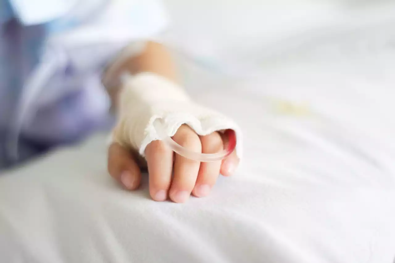 Павлодарда әйел екі баласын терезеден лақтырып, өзі де секіріп кеткен: тірі қалған баланың жағдайы белгілі болды