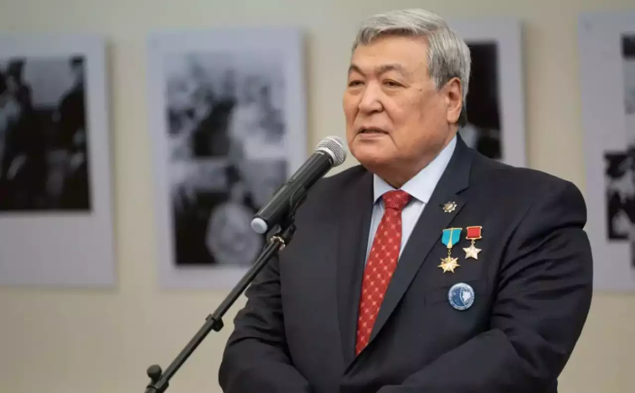 «Қазақстан сені ешқашан ұмытпайды»: Тоқтар Әубәкіров ғарышкер әрі әріптесі Талғат Мұсабаевпен әсерлі қоштасты