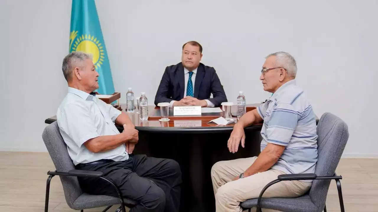 Семей қаласы әкімдігіне тұрғындар өңірге қатысты мәселелерді айтып келді