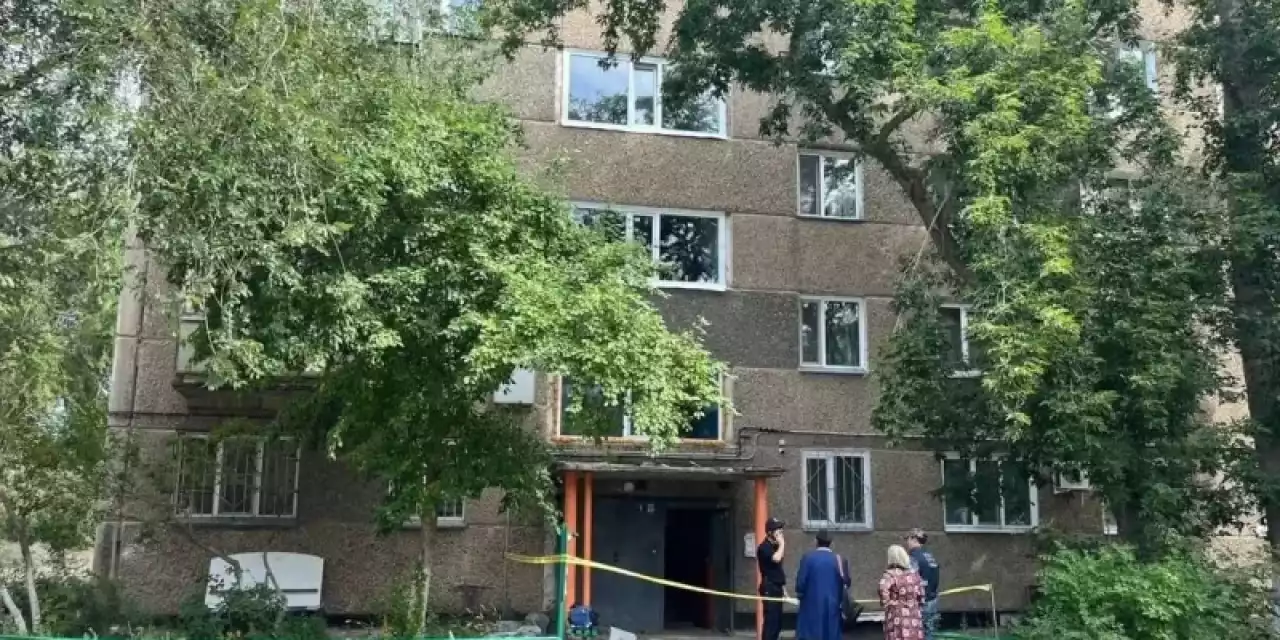 Павлодарда анасы екі баласын терезеден лақтырып, артынша өзі де секірді: 7 жасар бала жүруді қайта үйренбек