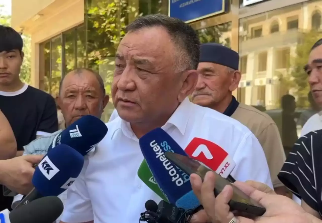 «Лүпіл басып, неше түрлі әрекеттер жасаған»: Руслан Берденовке оқ атқан сотталушының әкесі пікір білдірді