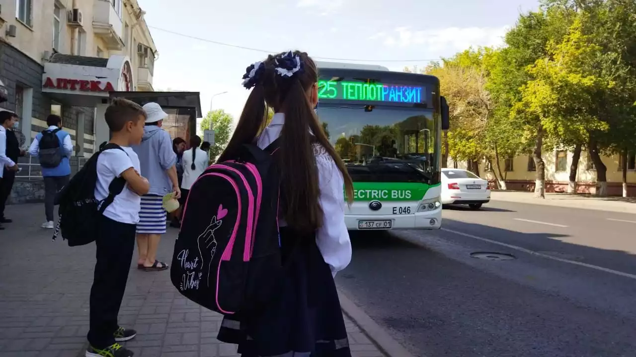 Автобус жүргізушілері енді мектеп оқушыларын көліктен мәжбүрлеп түсіріп кете алмайды