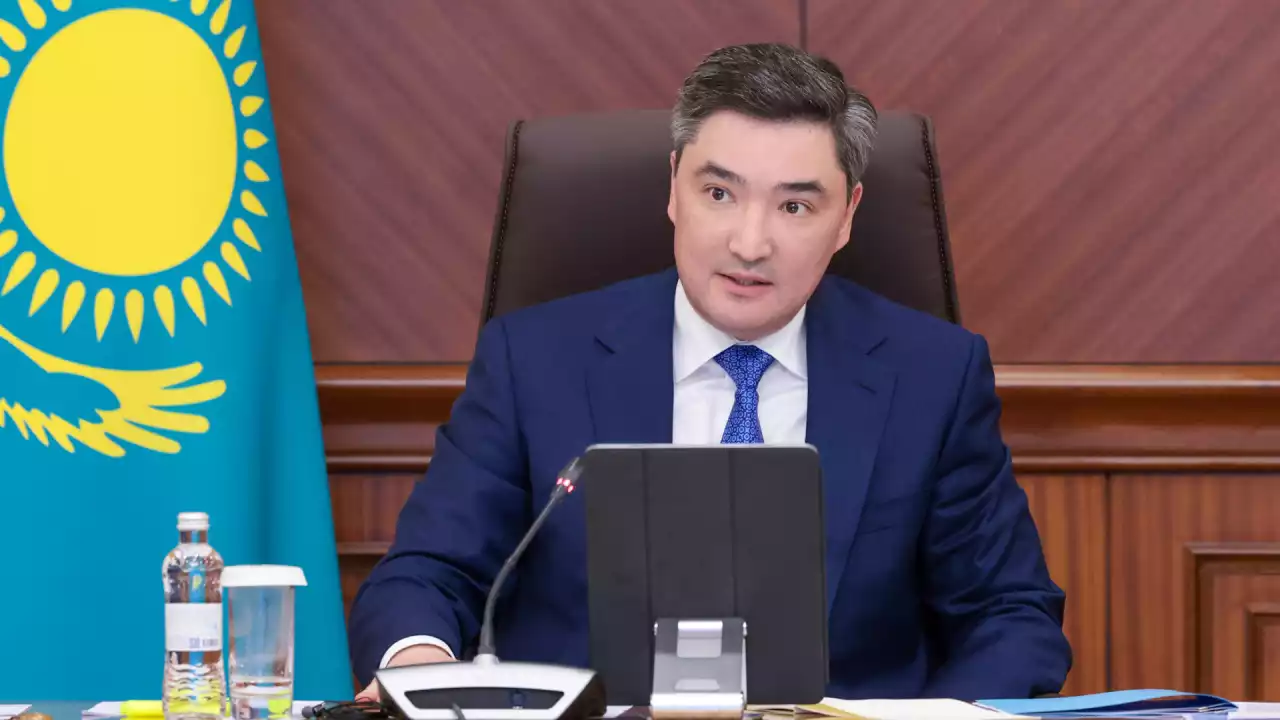 Барлық күмәнді әлеуметтік төлемдер мен жәрдемақыларды алып тастау керек - Бектенов