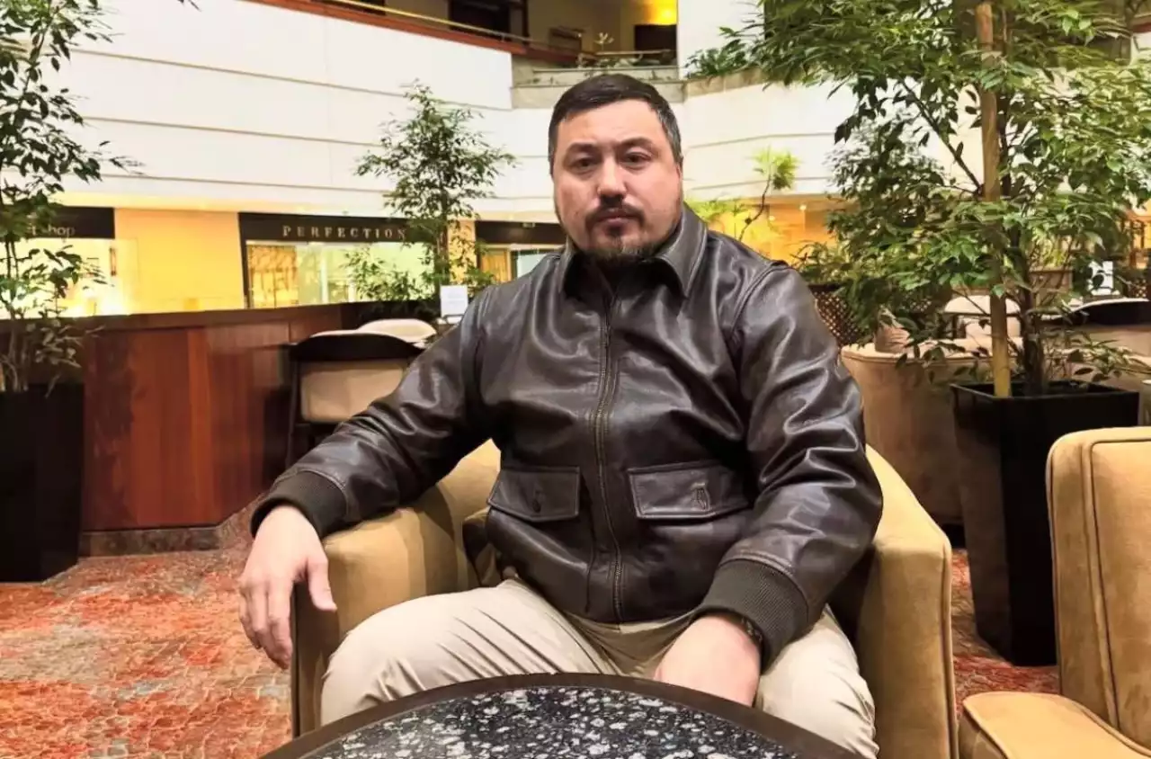 «Некедегі әйелімен ажыраспай жатып көз салады»: Абай Олжай даулы оқиғаға қатысты жауап берді