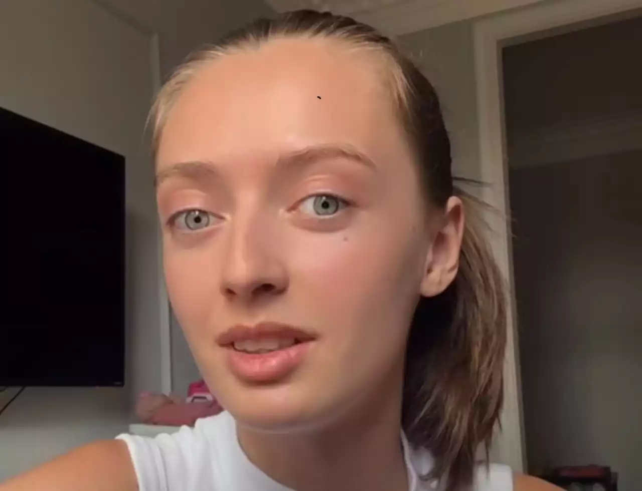 «Өз ісім үшін қоғам алдында ұяламын»: желіде арандатушы жазба қалдырған 22 жастағы қарағандылық сот алдында жауап берді