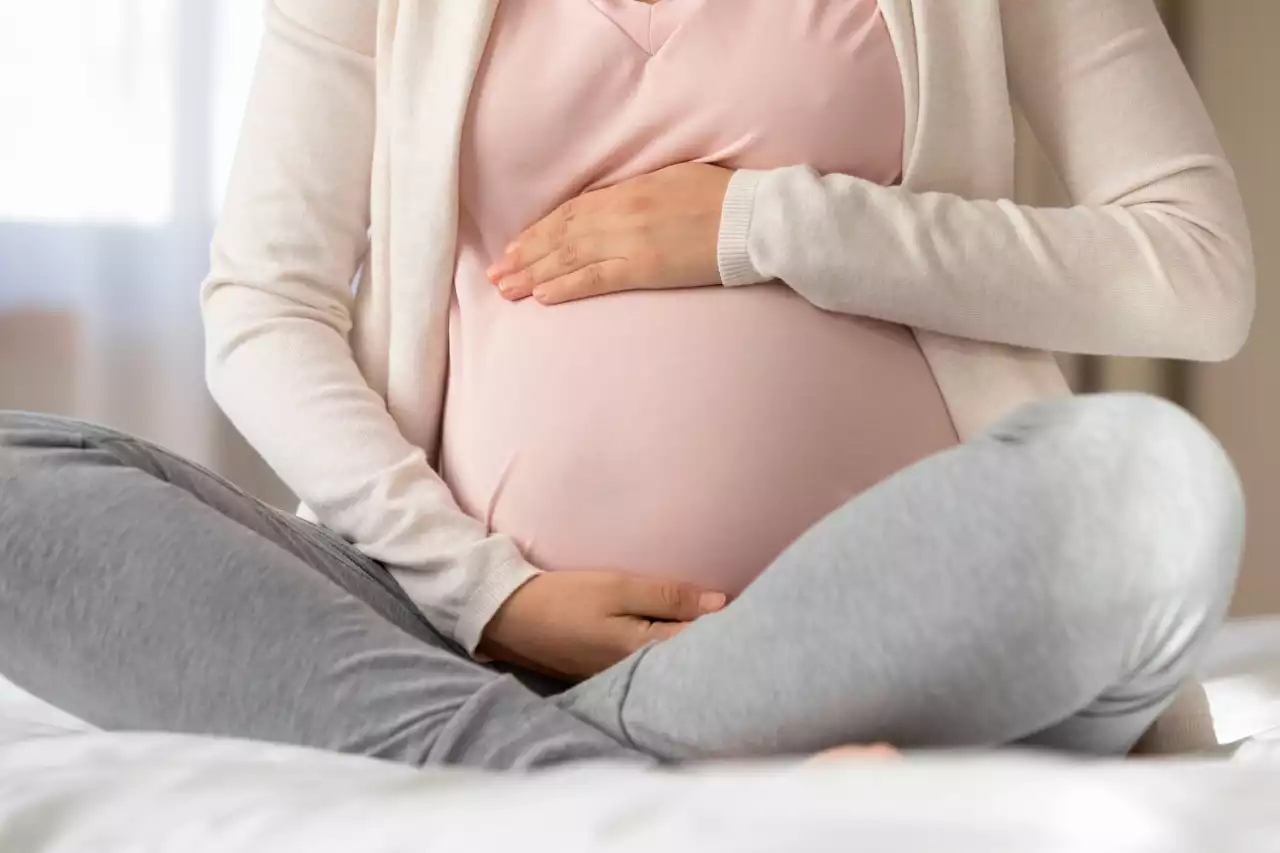 Ақтөбеде 14 жастағы қыз босанып қалды: күдікті әжесінің күйеуі