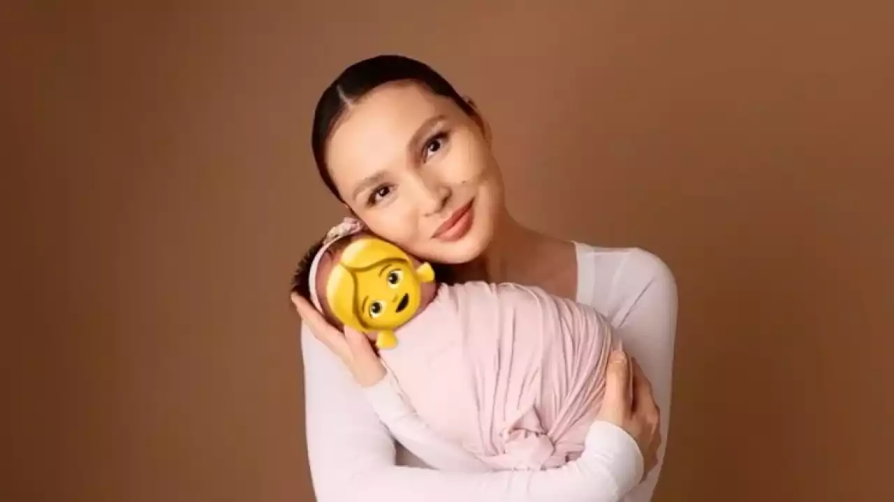Жұлдыз Әбдікәрімова екі айлық қызына сыйлық ұйымдастырды
