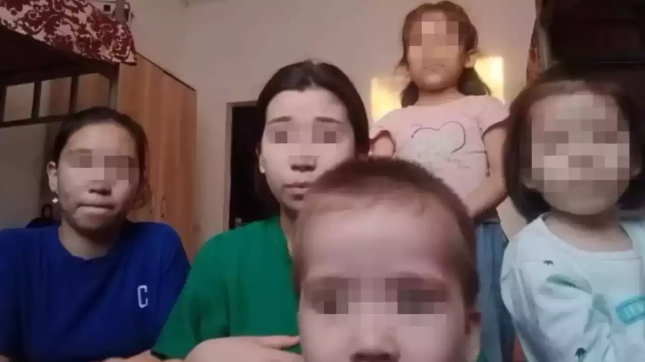 «Өз апамыз анамызды жындыханаға жатқызып тастады»: Ақтөбеде отбасының бес баласы халықтан көмек сұрады (ВИДЕО)