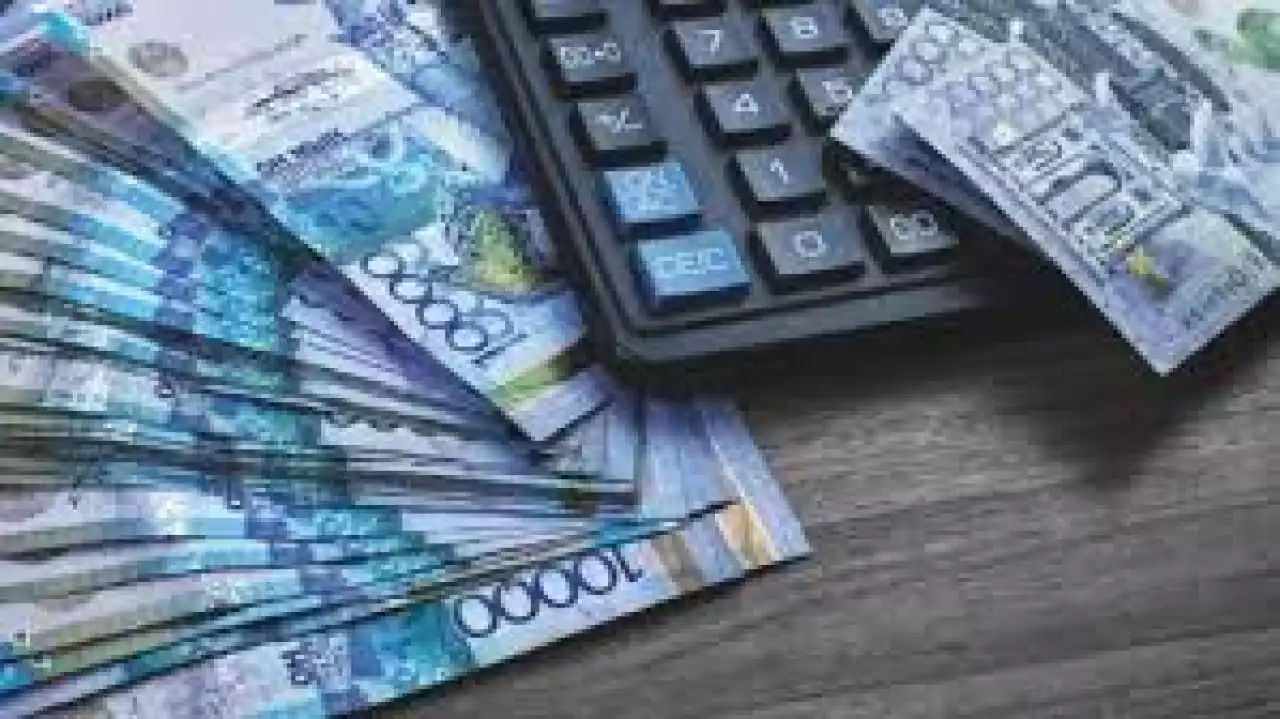 Таразда жұмысшылар жалақы төмен екенін айтып, наразылық білдірді