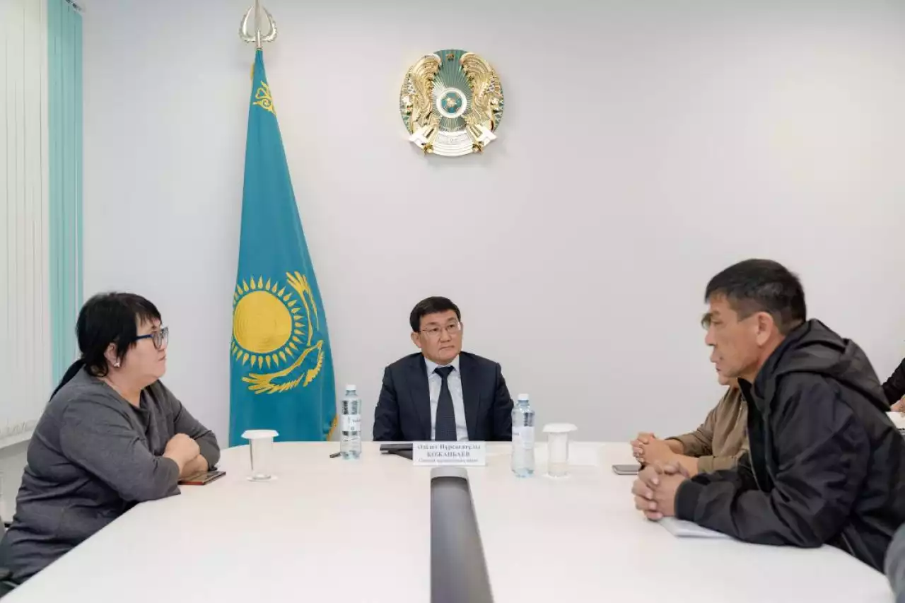 Семейде ала әкімі  Әділет Қожанбаев азаматтарды жеке сұрақтары бойынша қабылдады