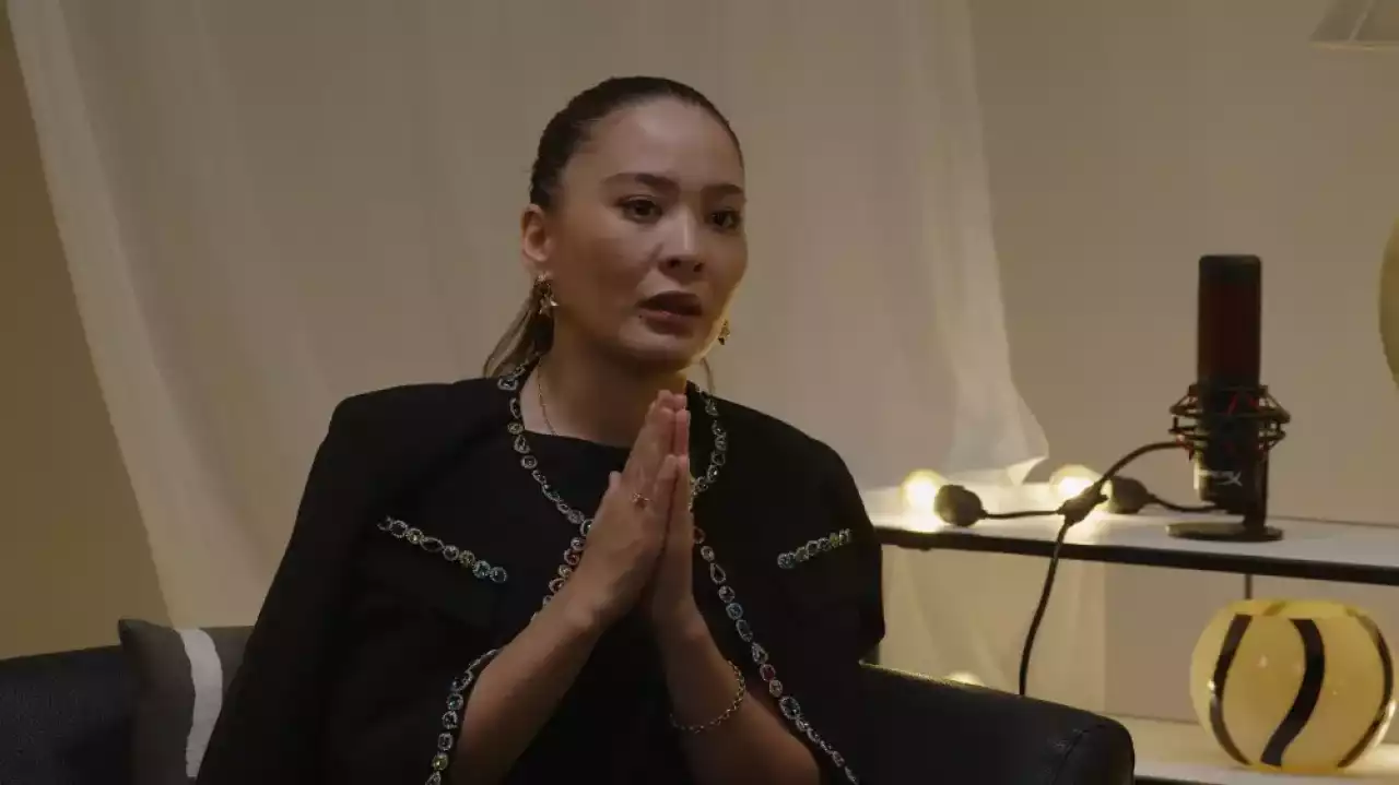 «Ол кісіні жақсы көрмеймін»: күйеуімен ажырасып жатқан Индира Елемес көзіне жас алды