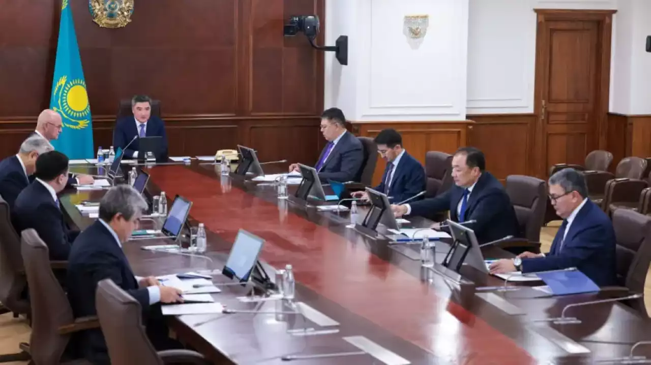 Бектенов "Самұрық-Энерго" басшысына ұзақ баяндама оқығаны үшін ескерту жасады