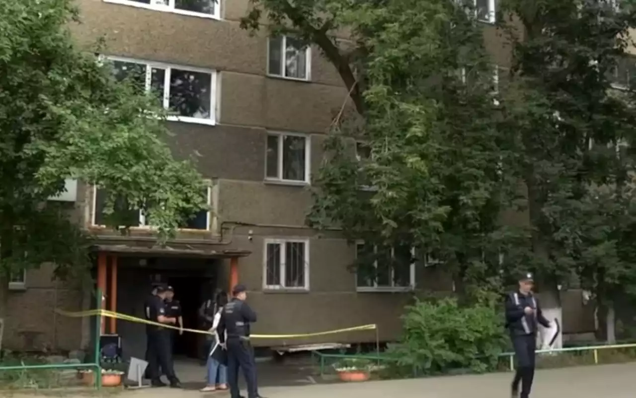 Павлодарда екі баласын терезеден лақтырып жіберген әйелге қатысты сот отырысы басталады